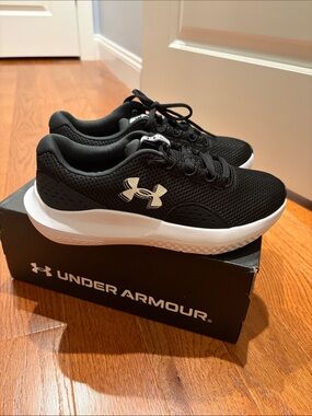 Under Armour W Charger Surge 4 Sneakers